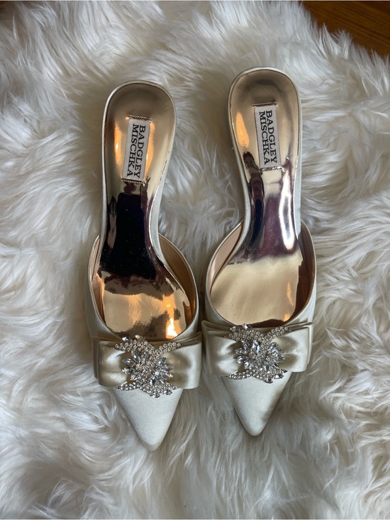 Badgley Mischka Shoes - Badgley Mischka Champagne Satin Jeweled Bow Pointed-Toe Mules